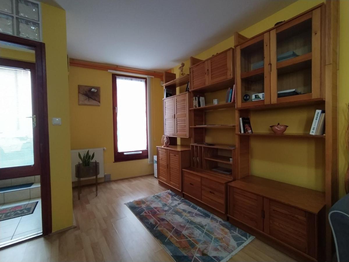 Keltaur Studio Apartman With Garage Apartment เปตช์ ภายนอก รูปภาพ